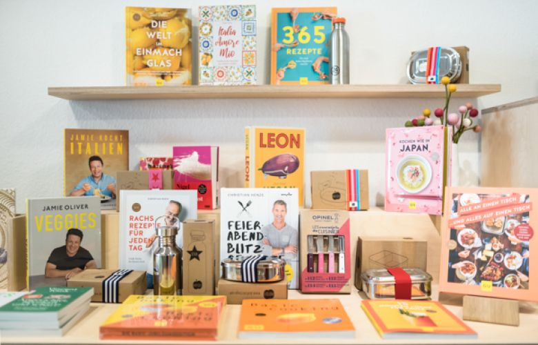 Überblick eines Bücherregales