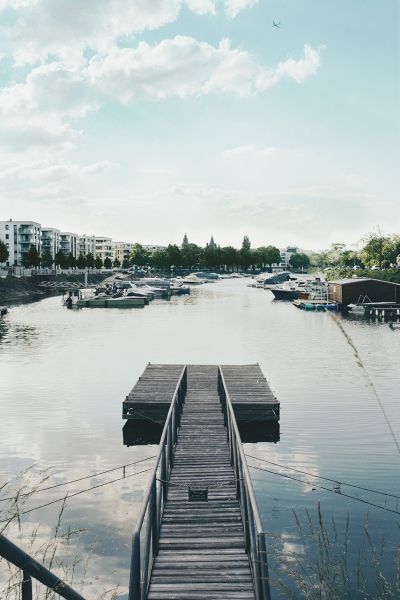 Bild eines Bootssteges im Mainzer Winterhafen