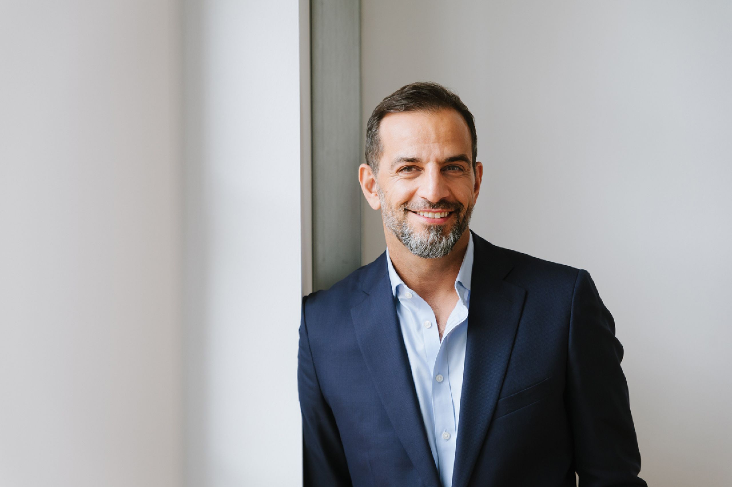 Portrait, Businessportrait eines modernen Mannes