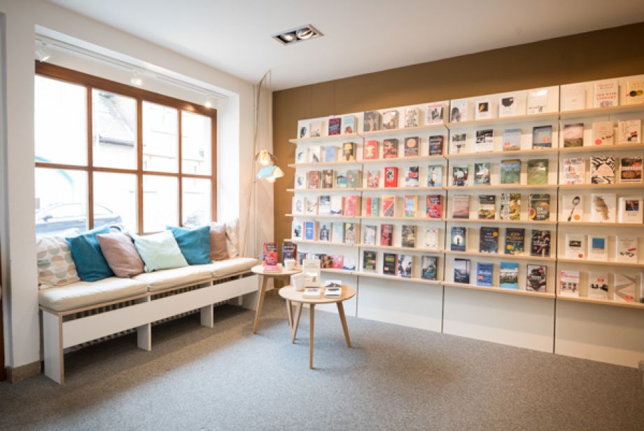 Eine total als einblick in den Laden und auf das Lesefenster