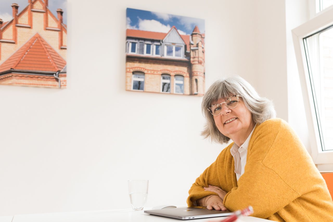 Silke Fett am Gesprächstisch